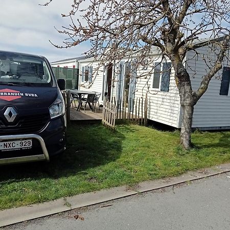 Stacaravan Bredene Met Tuin Nr 2126 Eksteriør billede